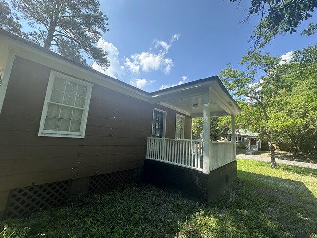 Building Photo - 2309 Lorraine Dr