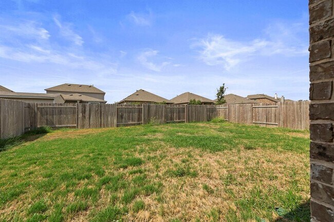 Building Photo - 1601 Sonny Dr