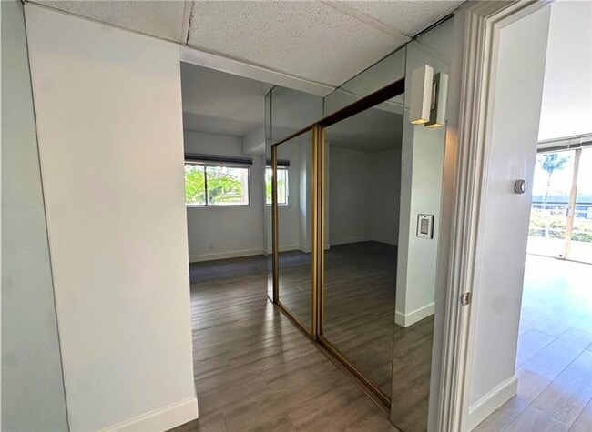 Building Photo - 1131 Alta Loma Rd