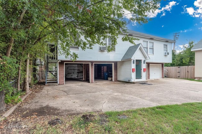 Primary Photo - Garage Apartment