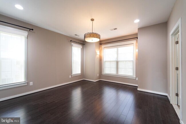 Building Photo - 10225 Hilltop Ascent Dr