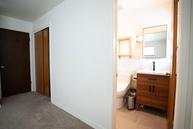 Building Photo - 180 Estes St