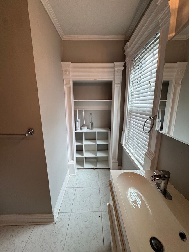 Building Photo - Charming 2 Bedroom 2 Bathroom House in Lawrenceville!