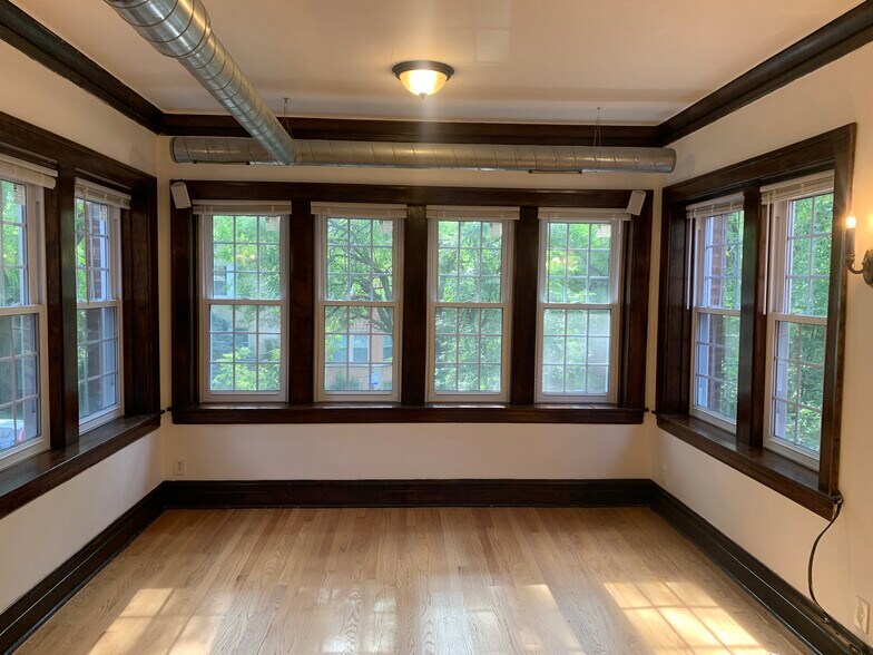 Building Photo - 6435 N Seeley Ave