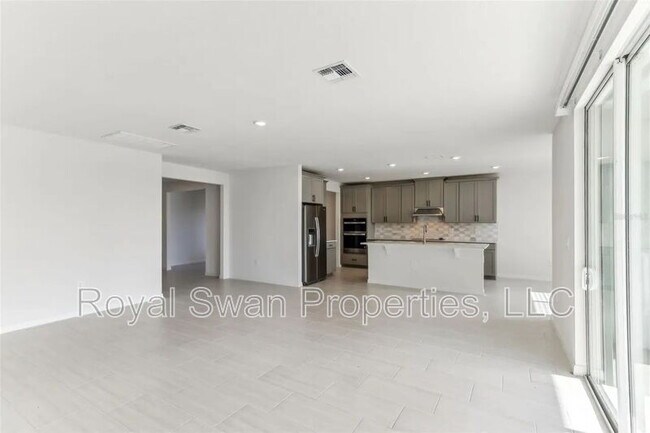 Building Photo - 2016 Rosewood Dr