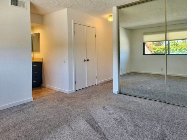 Building Photo - 5151 Walnut Ave