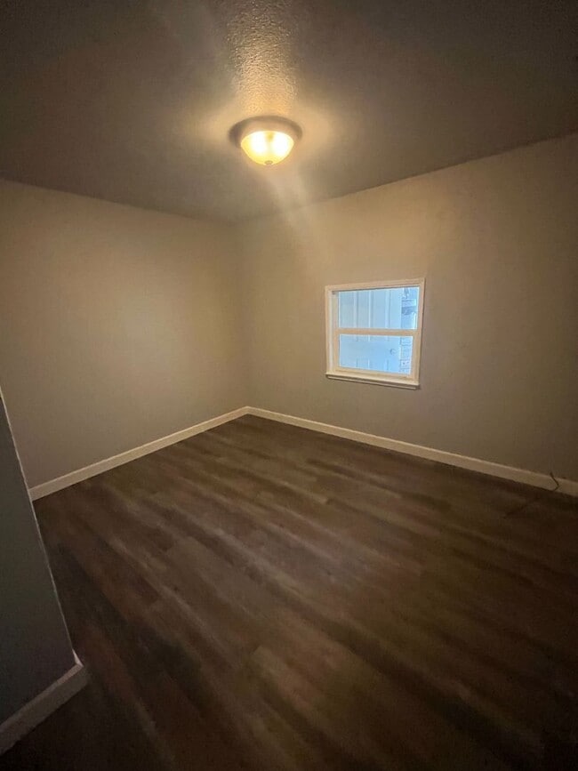 Building Photo - Great 2 bedroom 1 bath house Ready Now!!!