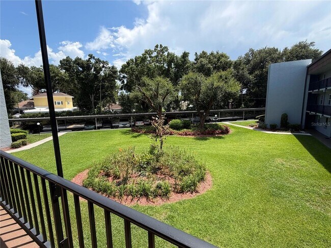 Building Photo - 333 N Lake Howard Dr