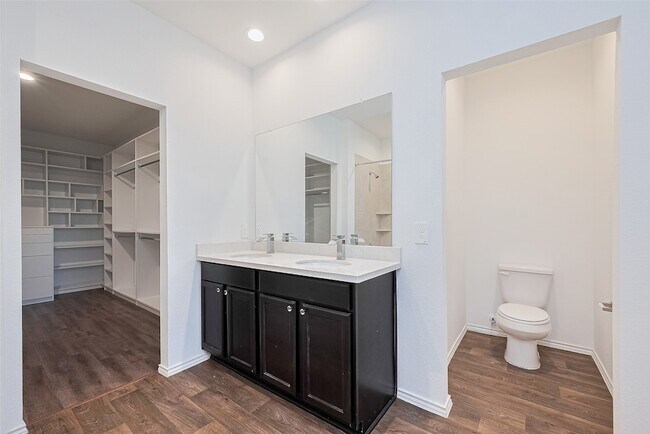 Building Photo - 12518 Pelican Bay Dr