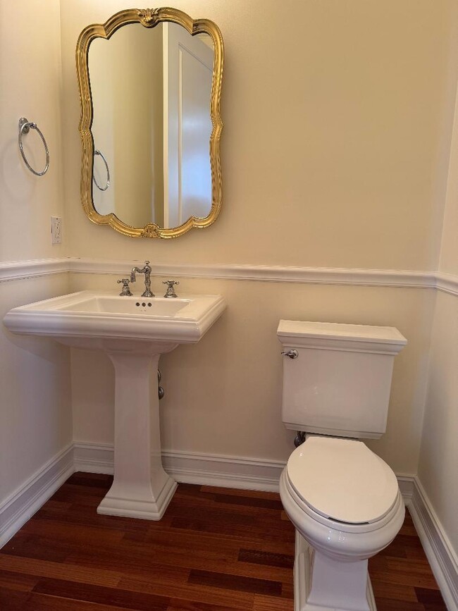 Building Photo - 304 W Mallory Cir