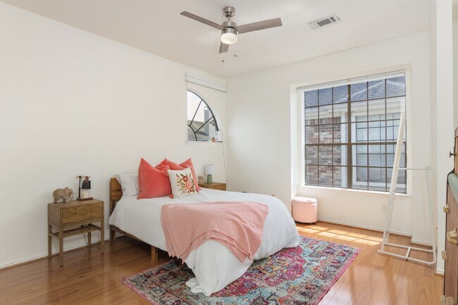 Building Photo - 8888 Benning Dr