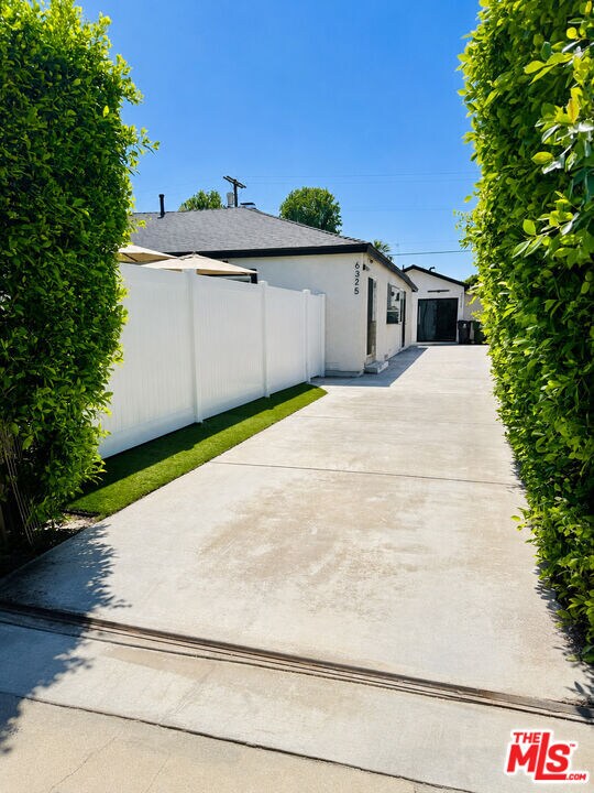 Building Photo - 6327 Babcock Ave