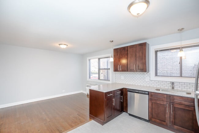 Building Photo - 6807 N Ridge Blvd