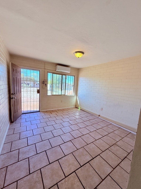 Building Photo - 232 W Flores St