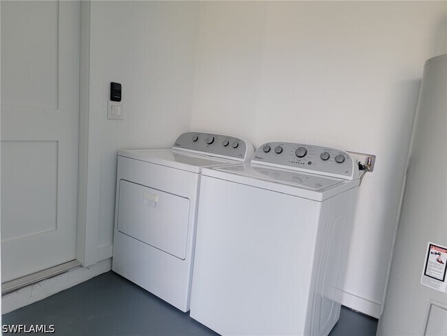 Building Photo - 886 Milwaukee Blvd