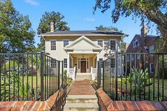 Building Photo - 2979 St Johns Ave