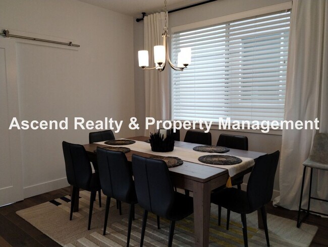 Building Photo - Like New 4 Bed Beauty Full Bed & Bath on Main Next to Commonwealth Lake & Minutes to Cedar Hills ...