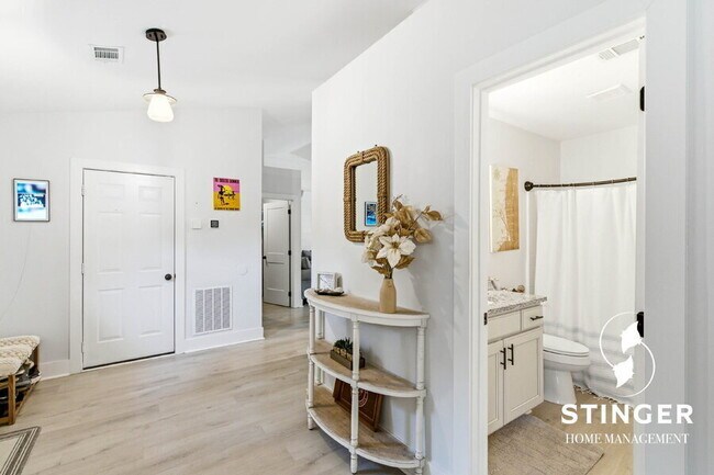 Building Photo - 40 Canopy Ln