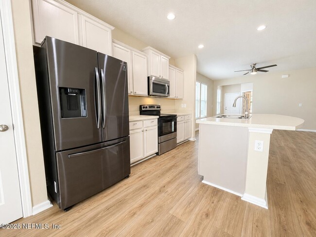 Building Photo - 550 Drysdale Dr