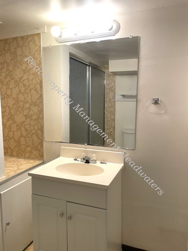 Building Photo - 3 Bedroom 2 Bath House for Rent - Pet Frie...