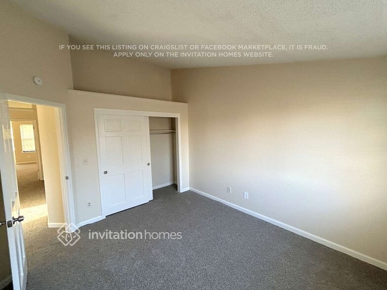 Building Photo - 1295 E Phillips Pl