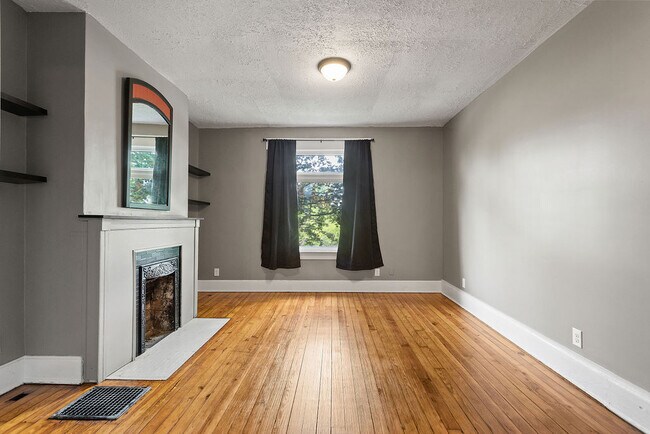 Building Photo - 1287 Mooberry St