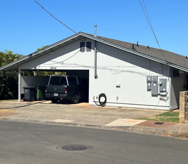 Primary Photo - Hidden Gem in Kaimuki – 3 Bed, 2 Bath Home