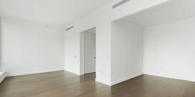 Primary Photo - 111 Murray St