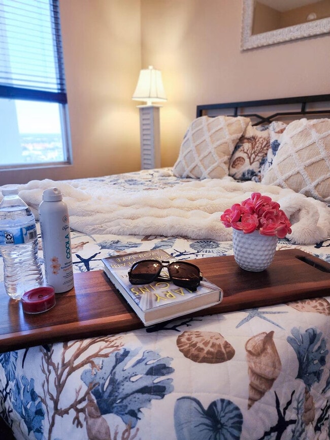 Building Photo - 16819 Front Beach Rd