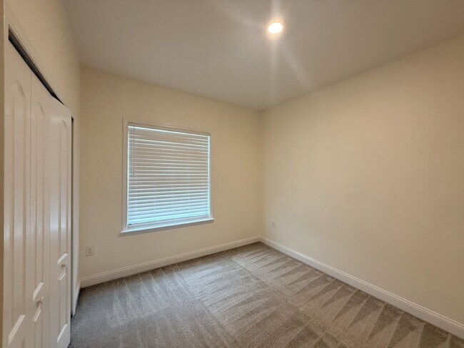 Building Photo - 32 Olivine Ct