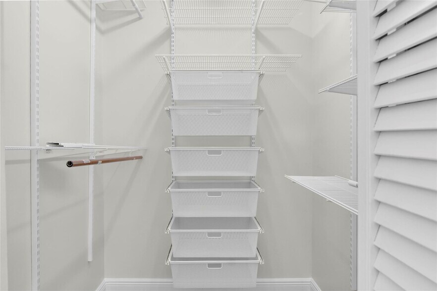 Building Photo - 7801 Courtyard Run W