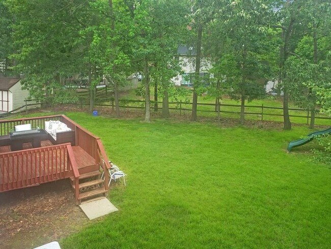 Building Photo - Charming 3-Bedroom, 2.5 Bath SFH with Fron...