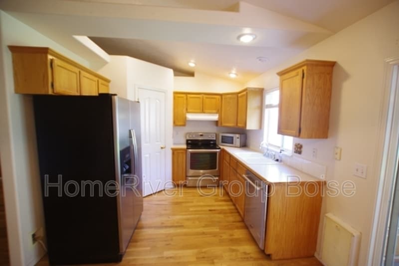 Building Photo - 2806 Mink Pl
