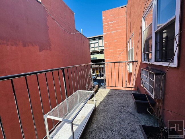 Building Photo - VAN SICLEN AVENUE