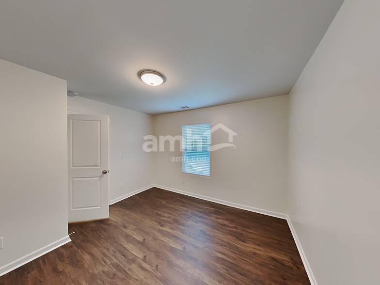 Building Photo - 296 Maxton Ave