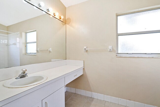 Building Photo - 10567 Paso Fino Dr