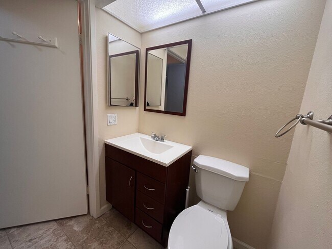 Building Photo - Large Mission Valley Condo