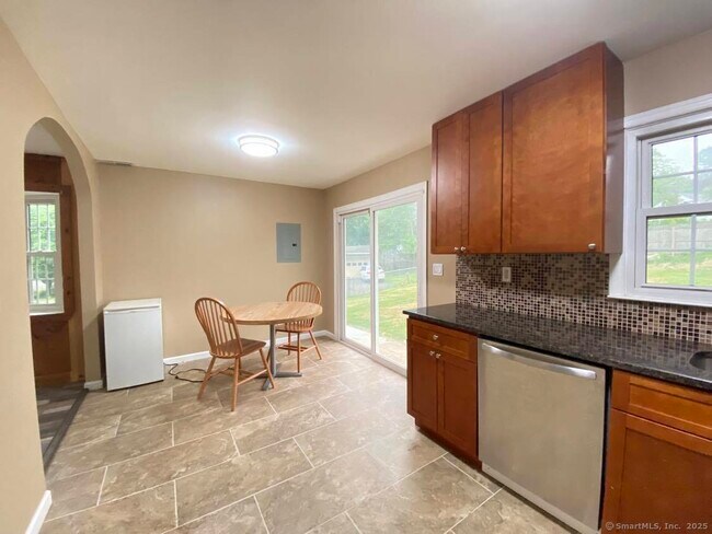 Building Photo - 28 Grove Pl