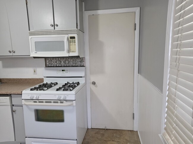 Building Photo - 26051 Alger St