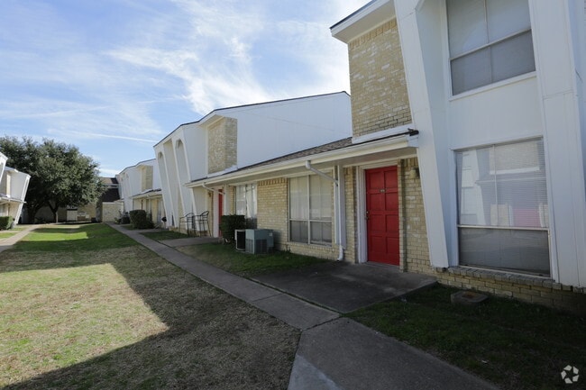 Building Photo - Country Village Apartments