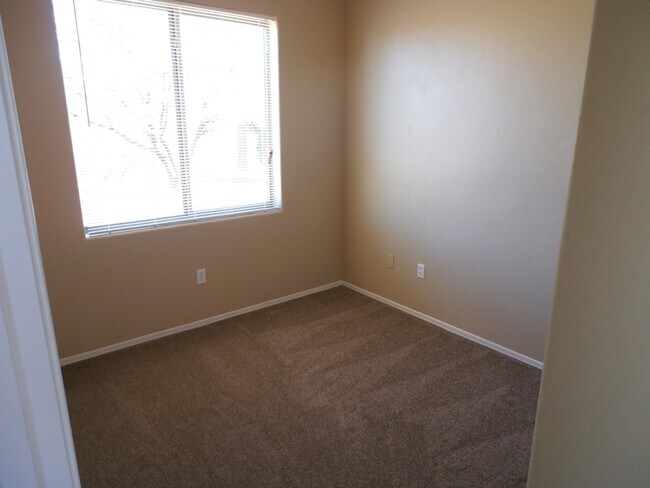 Building Photo - 4 Bedroom Vail Single story with 2 car garage