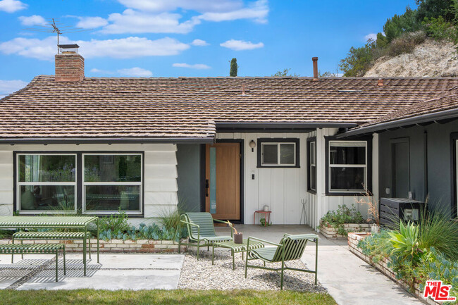 Building Photo - 1741 Golf Club Dr