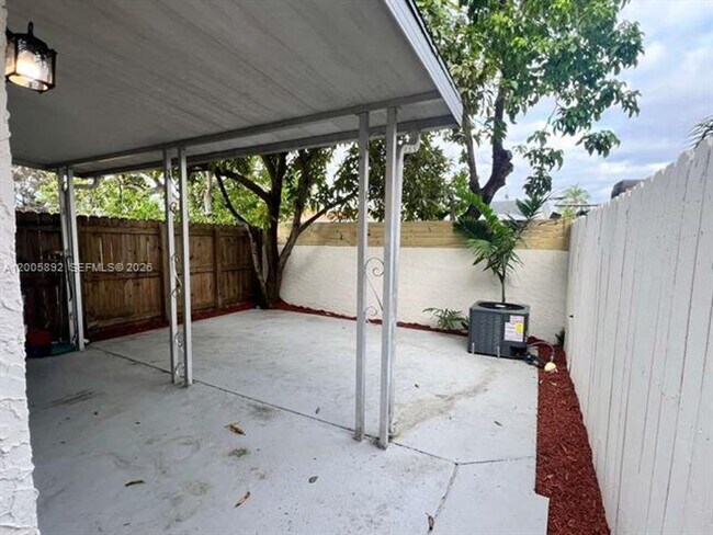 Building Photo - 3632 SW 112th Ave