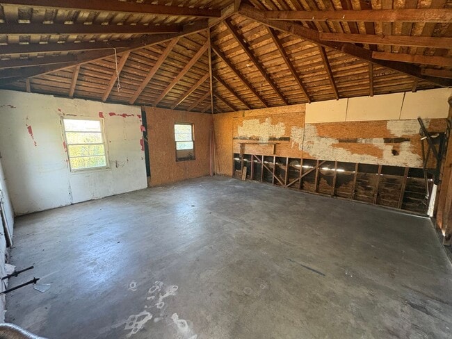 Building Photo - Cozy Home On Spacious Lot near Ballpark Rent Ready!