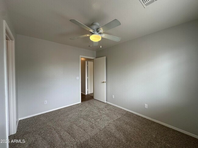 Building Photo - 13921 W Port Royale Ln