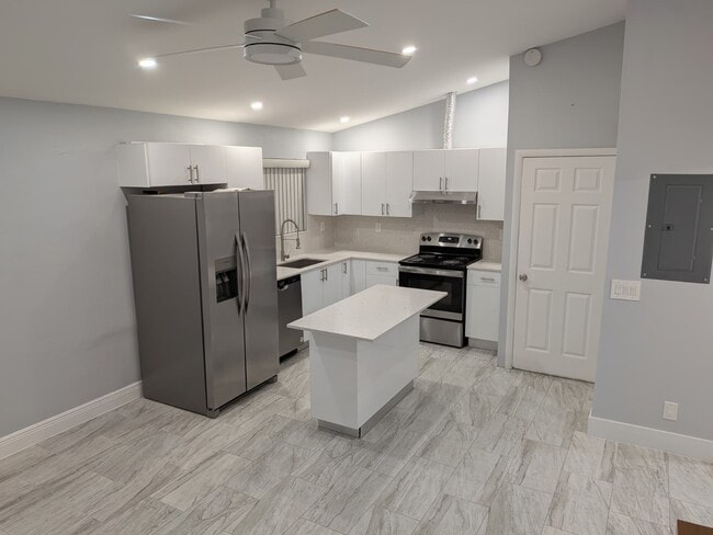 Building Photo - 2239 Polk St