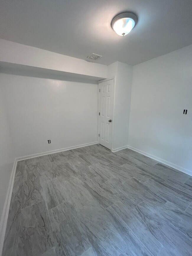 Building Photo - 1139 Sewall Ave