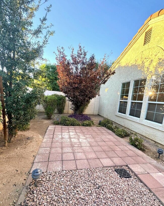 Building Photo - 313 W Monte Cristo Ave