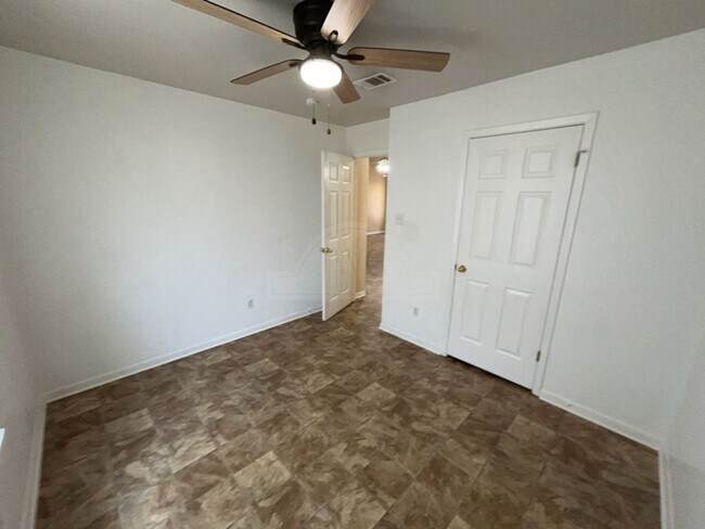 Building Photo - 2707 Casey Dr