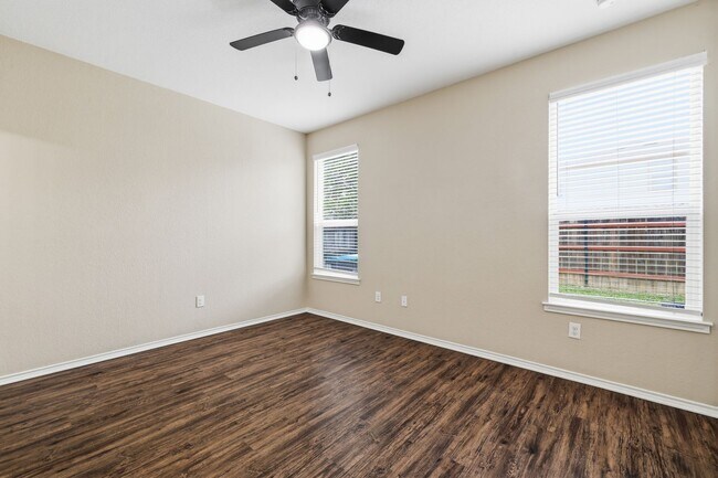 Building Photo - Updated Home with Office and Open Layout